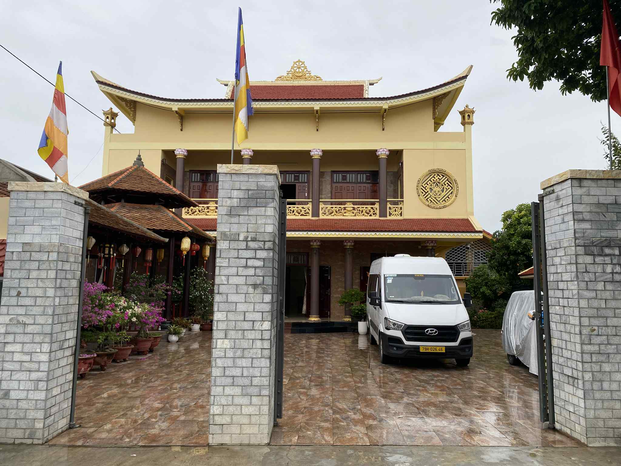 Big Smiles and New Laptops at Anh Dao Orphanage! – Lovingkindness