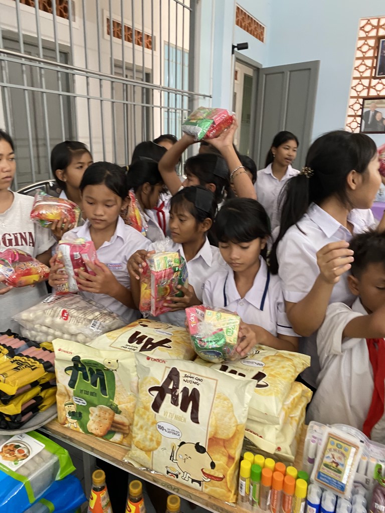 11-10182025-Suoi-Cat-Charity-Home