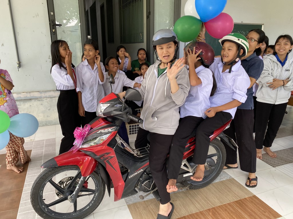 15-11192025-Suoi-Cat-Charity-Home