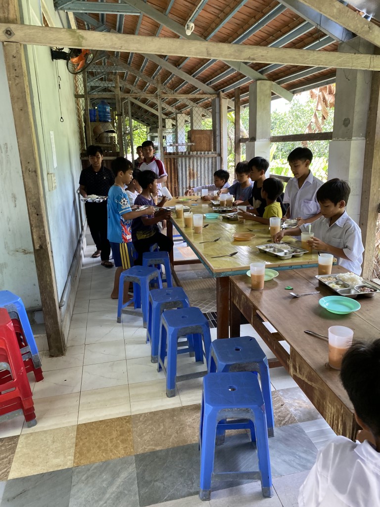 22-11192025-Suoi-Cat-Charity-Home