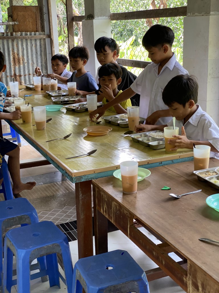 24-11192025-Suoi-Cat-Charity-Home