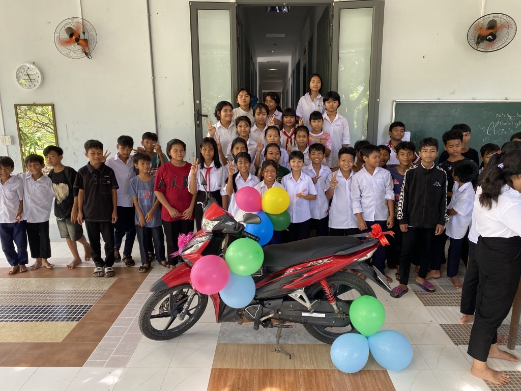 8-11192025-Suoi-Cat-Charity-Home